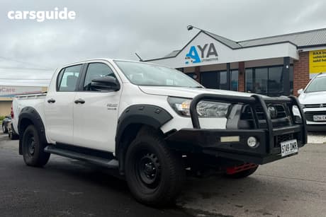 White 2020 Toyota Hilux Double Cab Pick Up Sr (4X4)