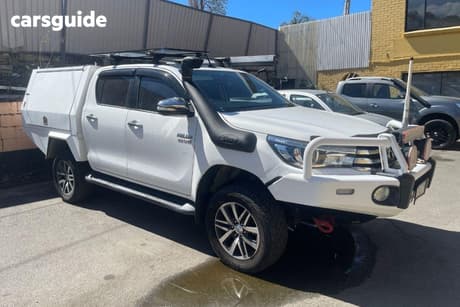 White 2017 Toyota Hilux Dual Cab Utility Sr5 (4X4)