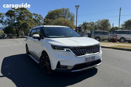 White 2023 Kia Carnival Wagon Platinum