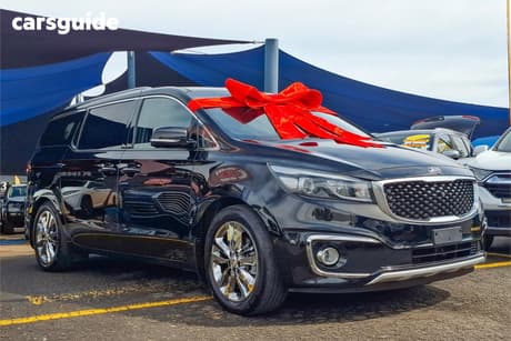 Black 2017 Kia Carnival Wagon Platinum