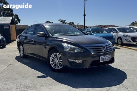 Grey 2014 Nissan Altima Sedan St