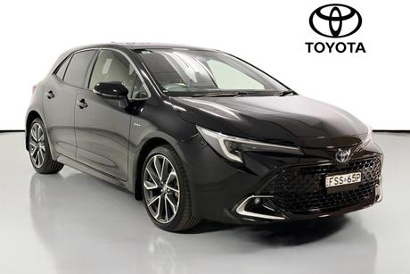 Black 2025 Toyota Corolla Hatchback Zr Hybrid