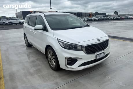 White 2018 Kia Carnival Wagon Platinum