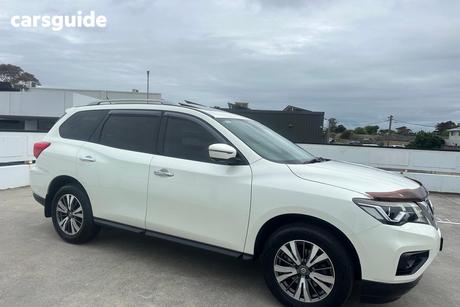 White 2017 Nissan Pathfinder Wagon St-L (4X2)