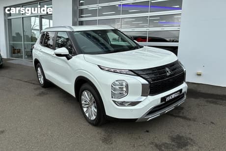 White 2024 Mitsubishi Outlander Wagon Ls 7 Seat (2Wd)