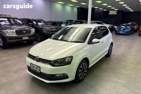 White 2015 Volkswagen Polo Hatchback 66 Tsi Trendline