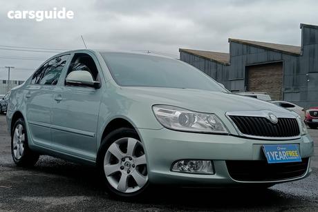 Green 2009 Skoda Octavia Sedan Elegance