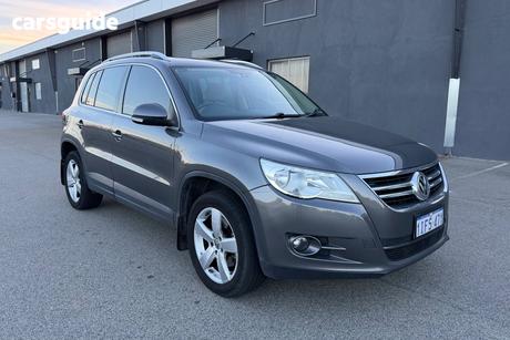 Grey 2010 Volkswagen Tiguan Wagon 147 Tsi