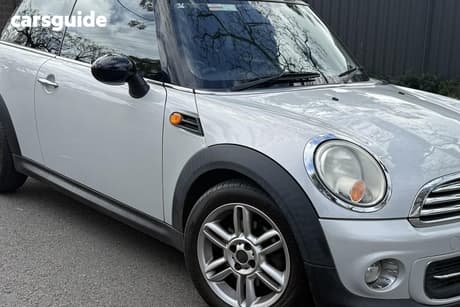 2010 Mini Cooper Hatchback Chilli