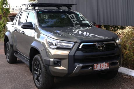 Bronze 2023 Toyota Hilux Double Cab Pick Up Rogue (4X4) 6 Speaker