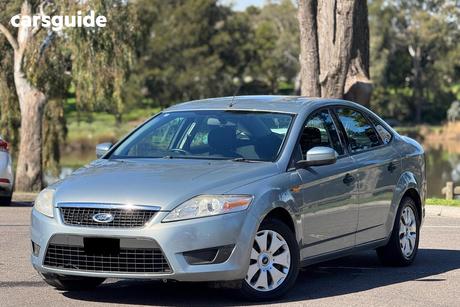 Turquoise 2010 Ford Mondeo Hatchback Lx