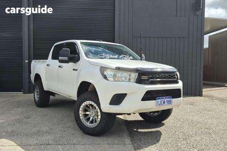 White 2016 Toyota Hilux Dual Cab Chassis Sr (4X4)