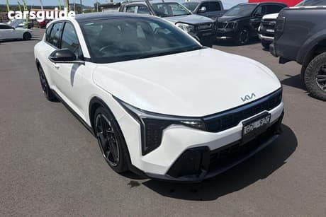 White 2026 Kia K4 Hatchback Gt-Line