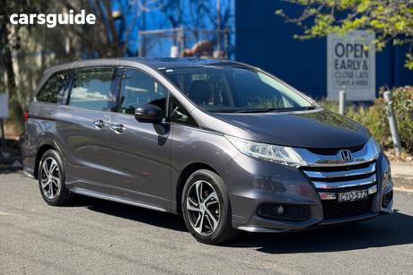 Grey 2015 Honda Odyssey Wagon Vti-L