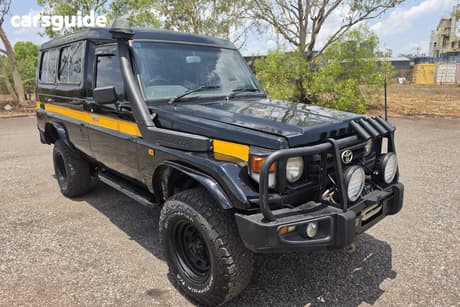 Black 2003 Toyota Landcruiser (4X4) 11 Seat