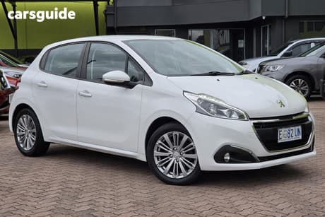 White 2015 Peugeot 208 Hatchback Active