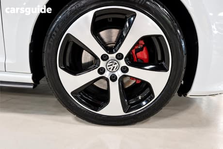 White 2014 Volkswagen Golf Hatchback Gti