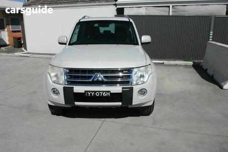 White 2011 Mitsubishi Pajero Wagon Glx Lwb 30Th Anniversary (4X4)