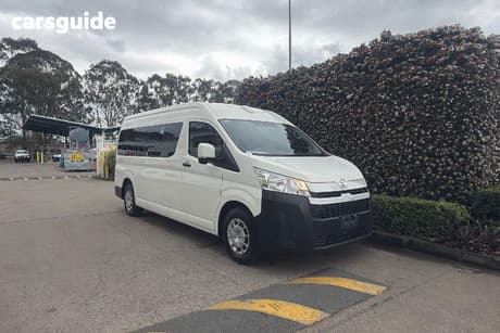 White 2022 Toyota HiAce Bus Slwb Commuter (12 Seats)