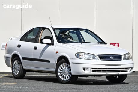 White 2004 Nissan Pulsar Sedan St-L