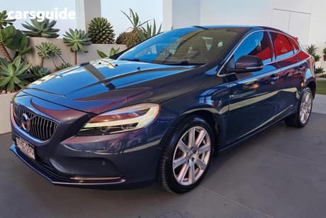 Blue 2017 Volvo V40 Hatchback T4 Inscription