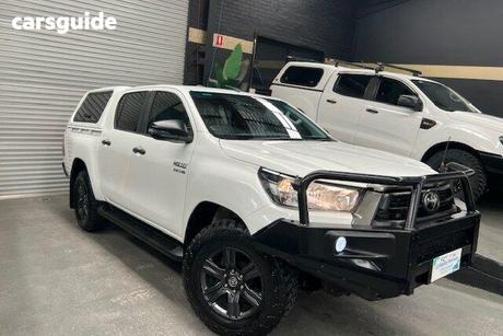 White 2020 Toyota Hilux Double Cab Chassis Sr (4X4)