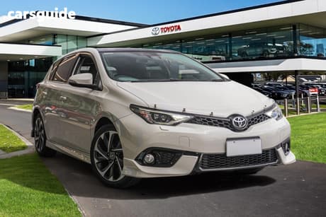 White 2017 Toyota Corolla Hatchback Zr