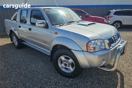 Silver 2014 Nissan Navara Dual Cab Pick-up St-R (4X4)