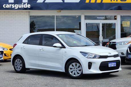 White 2018 Kia RIO Hatchback S