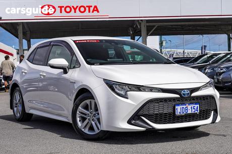 White 2018 Toyota Corolla Hatchback Ascent Sport (Hybrid)