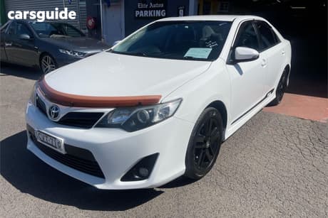 White 2014 Toyota Camry Sedan Rz S.E.