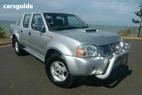 Silver 2014 Nissan Navara Dual Cab Pick-up St-R (4X4)