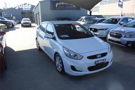 White 2019 Hyundai Accent Hatchback Sport