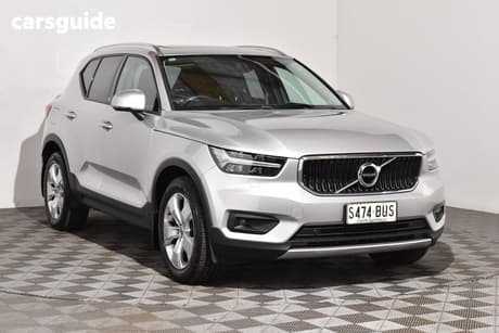 Silver 2018 Volvo XC40 Wagon T4 Momentum