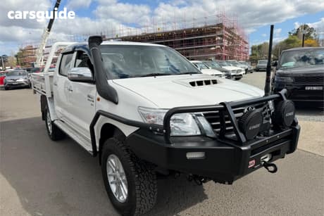 White 2014 Toyota Hilux Dual Cab Chassis Sr (4X4)