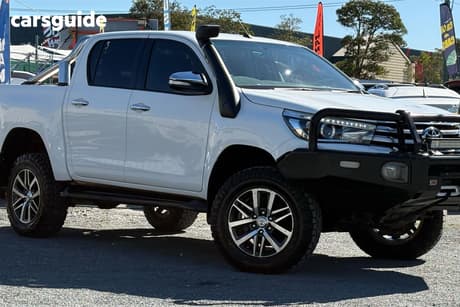 White 2017 Toyota Hilux Dual Cab Utility Sr5 (4X4)