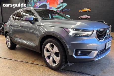Grey 2018 Volvo XC40 Wagon T4 Momentum