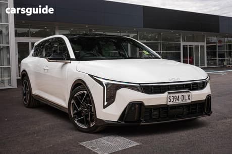 White 2025 Kia K4 Hatchback Gt-Line