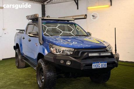 Blue 2015 Toyota Hilux Dual Cab Pick-up Sr5 (4X4)