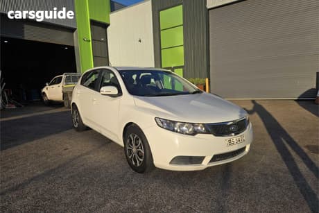 White 2012 Kia Cerato Hatchback Si