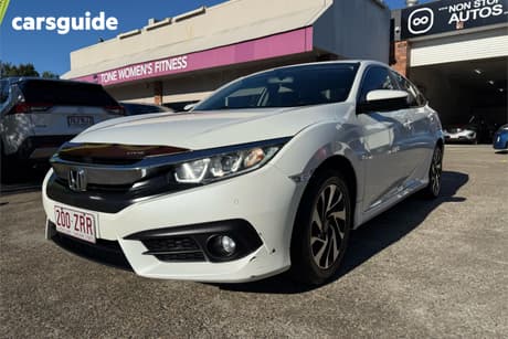 White 2018 Honda Civic Sedan Vti-S