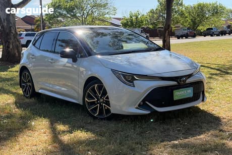 White 2020 Toyota Corolla Hatchback Zr