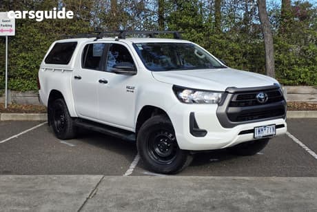 White 2022 Toyota Hilux Double Cab Pick Up Sr (4X4)