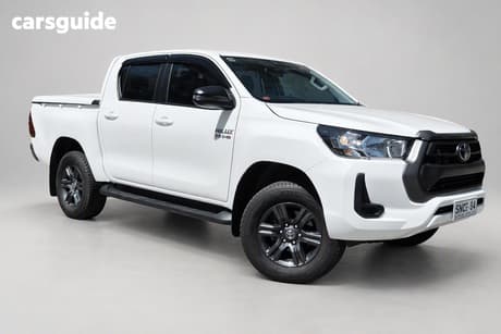 White 2023 Toyota Hilux Double Cab Pick Up Sr (4X4)