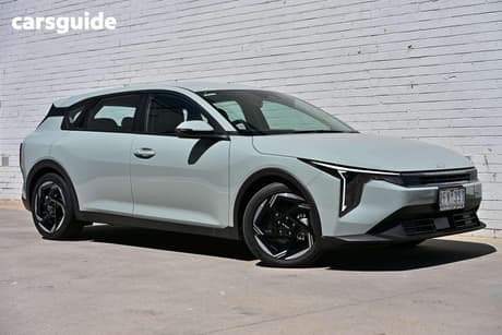 Green 2025 Kia K4 Sedan Sport