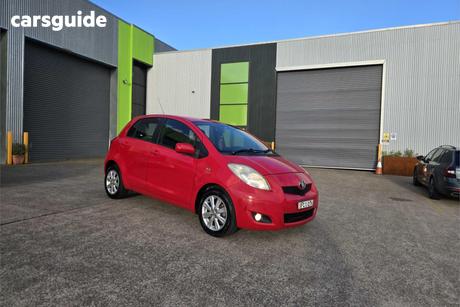 Red 2009 Toyota Yaris Hatchback Yr