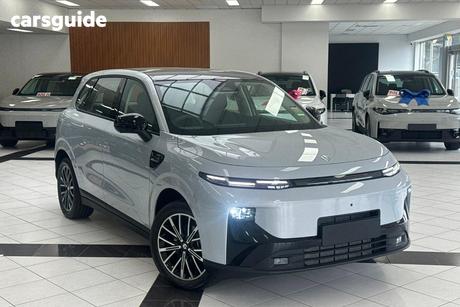 Silver 2026 Leapmotor B10 SUV STYLE HYBRID EV R