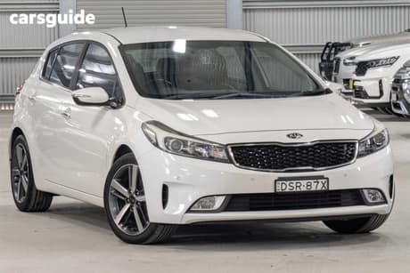 White 2017 Kia Cerato Hatchback Sport