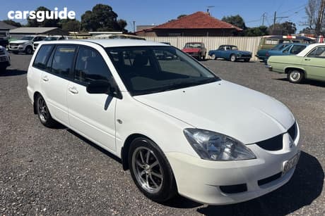White 2004 Mitsubishi Lancer Wagon Es