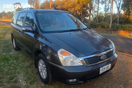 Grey 2014 Kia Grand Carnival Wagon Si